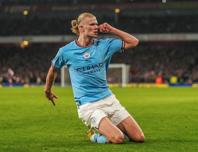 英雄联盟比赛：LPL战队WE正在估清上单？